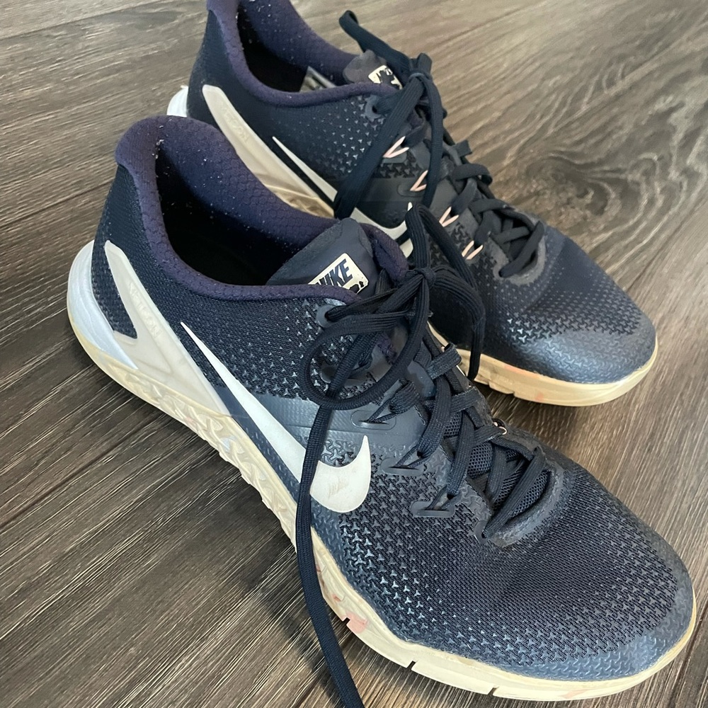 Women’s Nike Metcons size 10